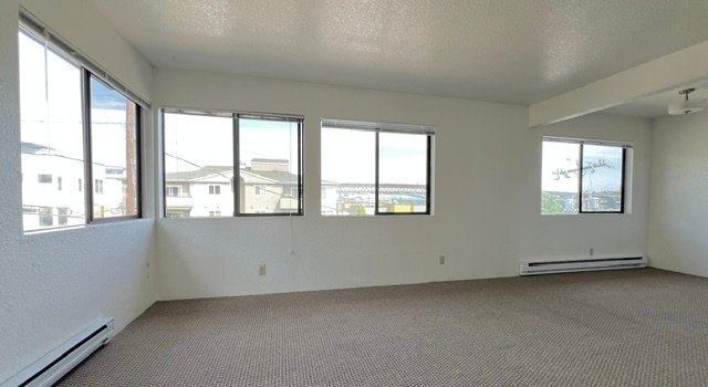 Seattle Apartment: 3933 1st Ave NE