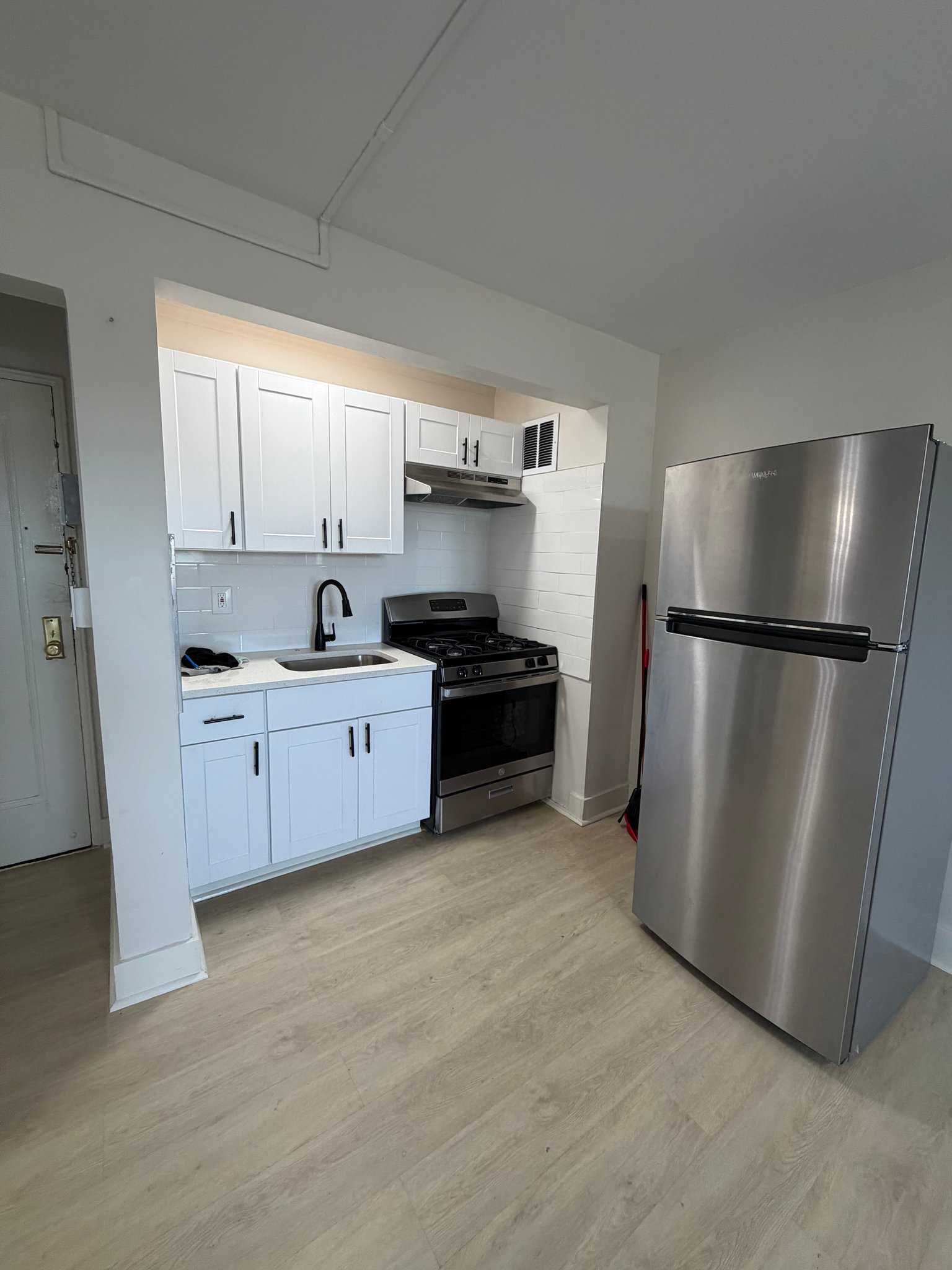 East Orange Apartment: 110 Washington St