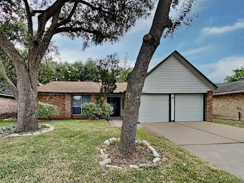 Houston House: 2622 Broomsedge Dr
