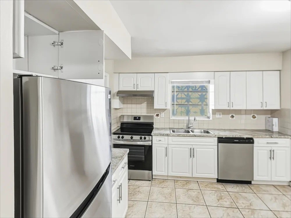 Miami Gardens Townhome: 1271 NW 196th St, FL