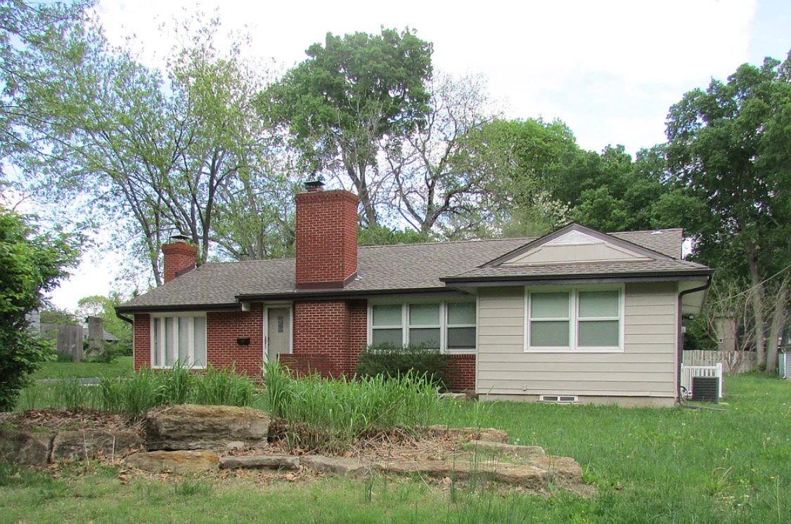 Overland Park House: 5281 Lowell St
