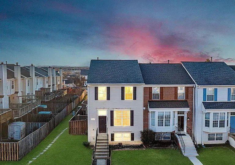 Manassas Townhome: 9242 Jessica Dr