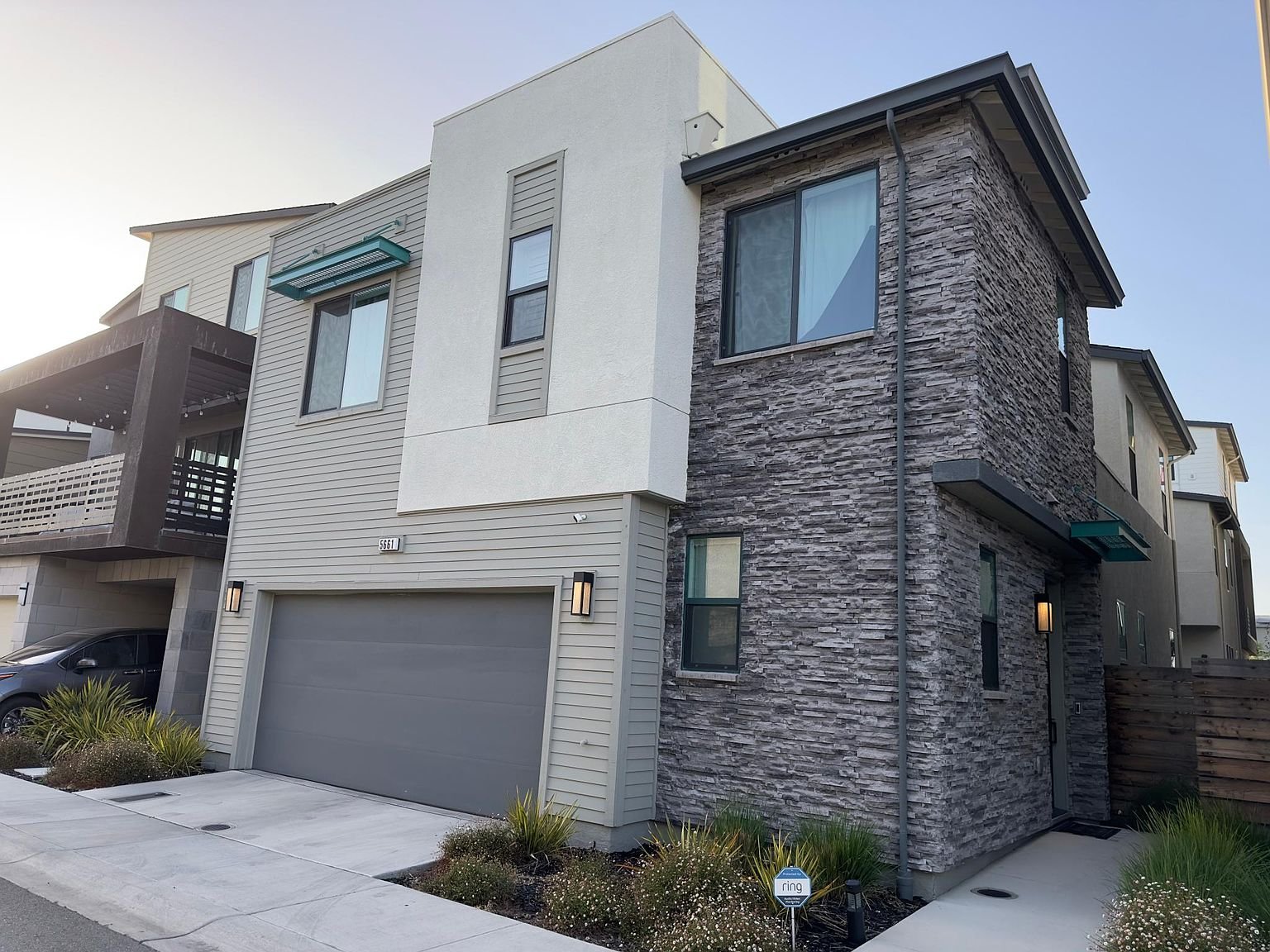 Dublin House: 5661 Beale Ave