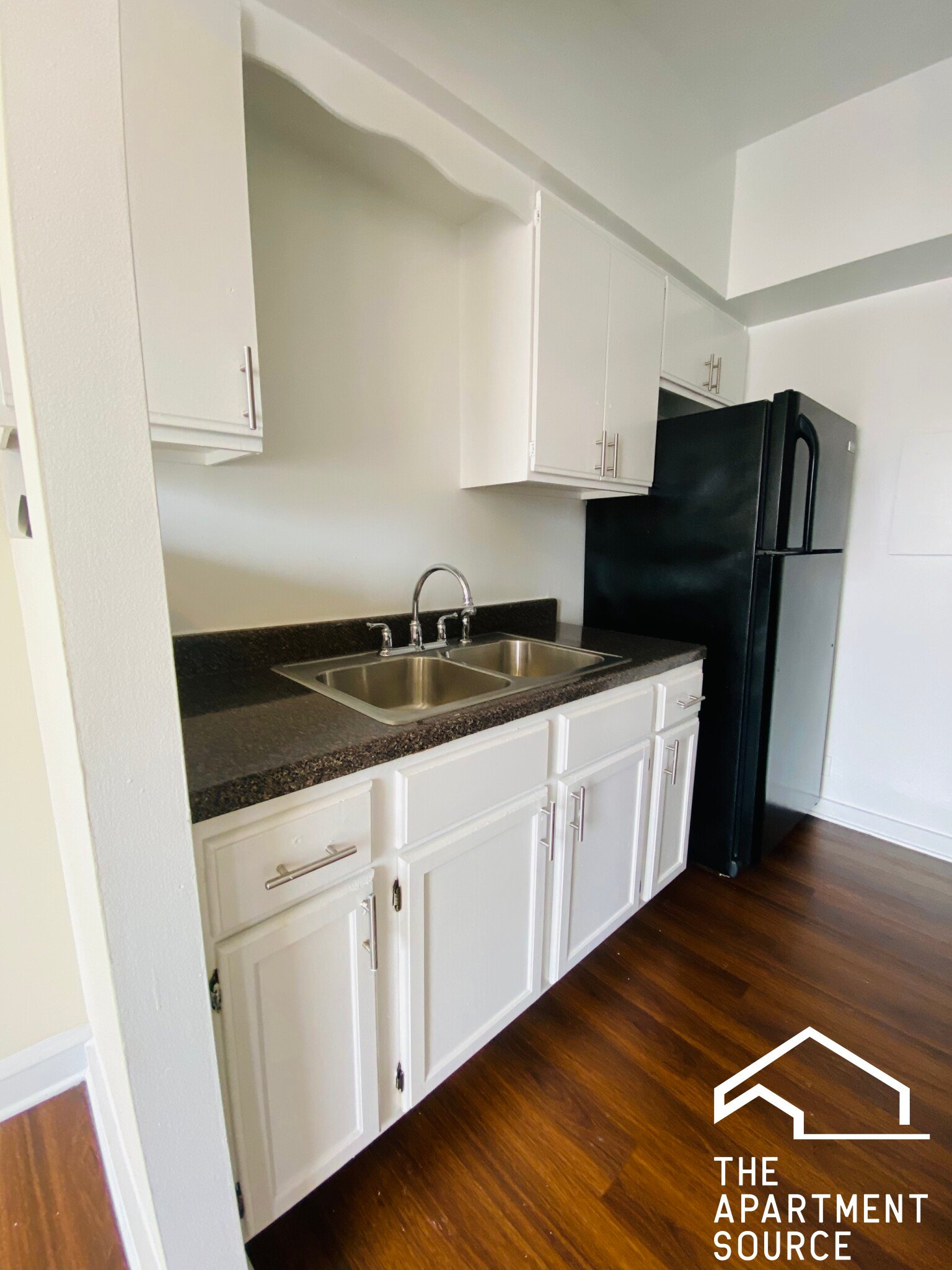 Chicago Apartment: 1550 W 95th st