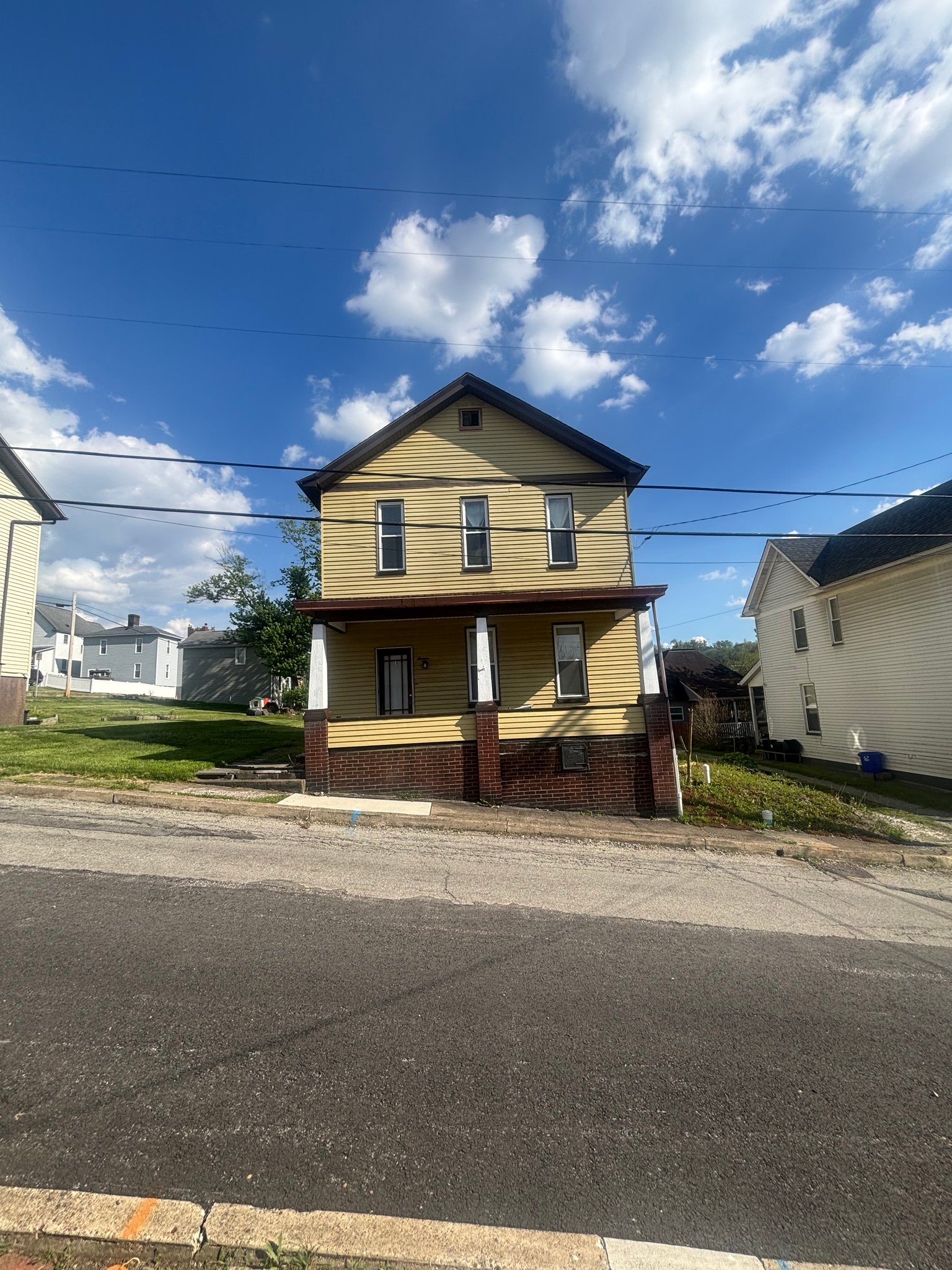 Manor House: 16 Oak Street