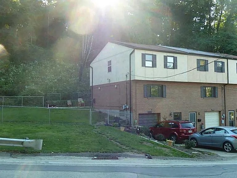Pittsburgh House: 4588 E Willock Rd