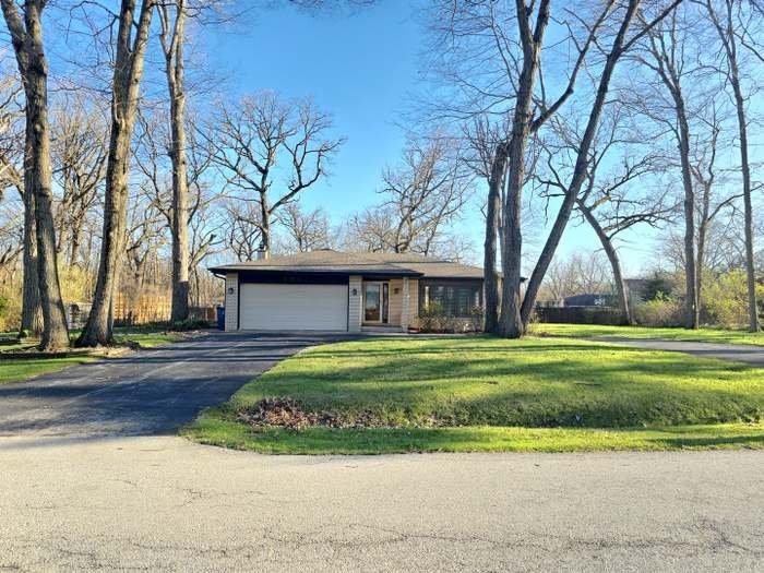 Crete House: 2041 E Gaisor Dr