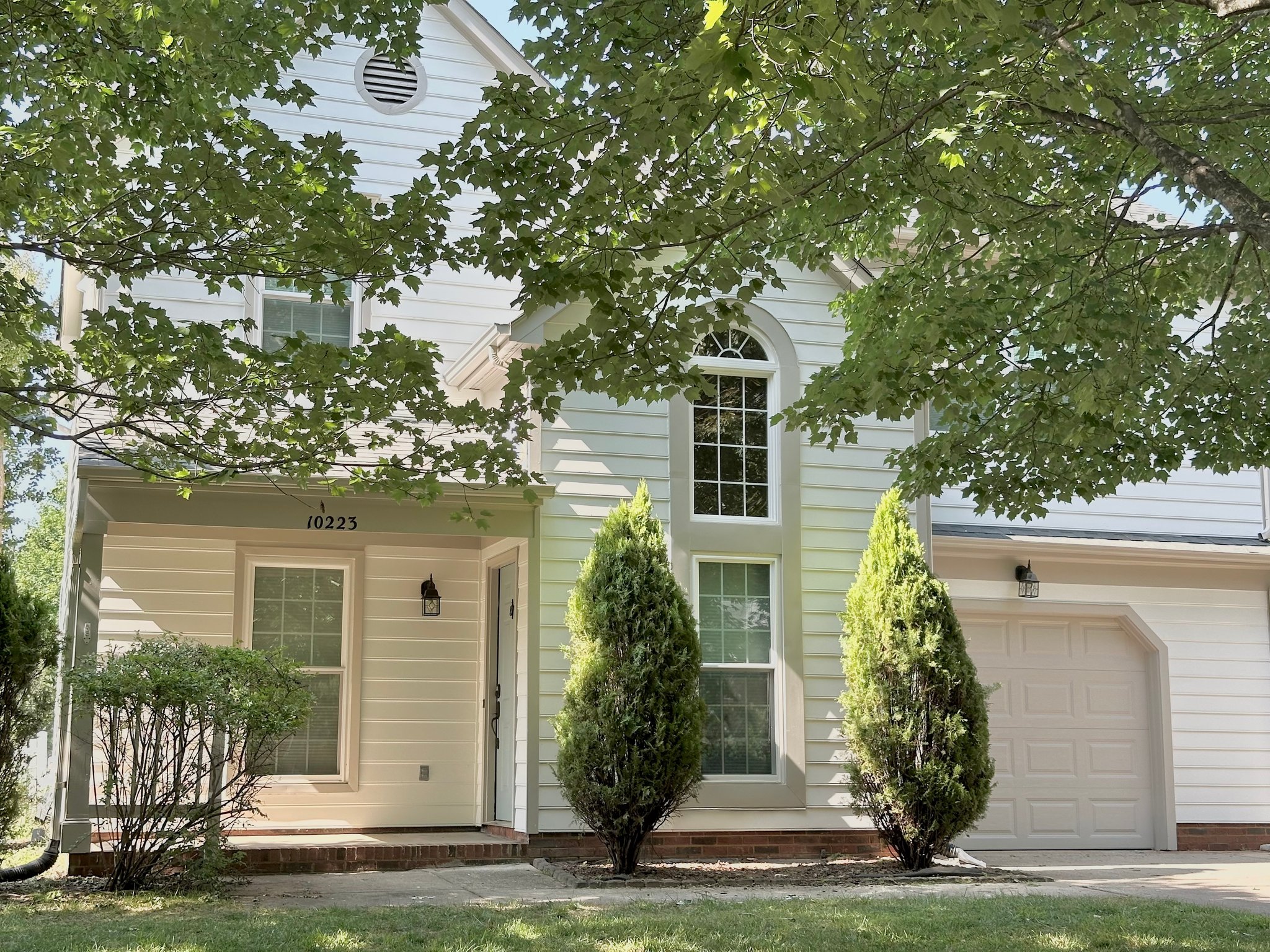 Cornelius House: 10223 Bon Meade Lane