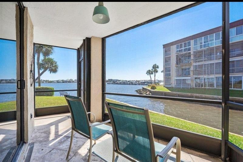 Lantana Condo: 896 N Federal Highway 132