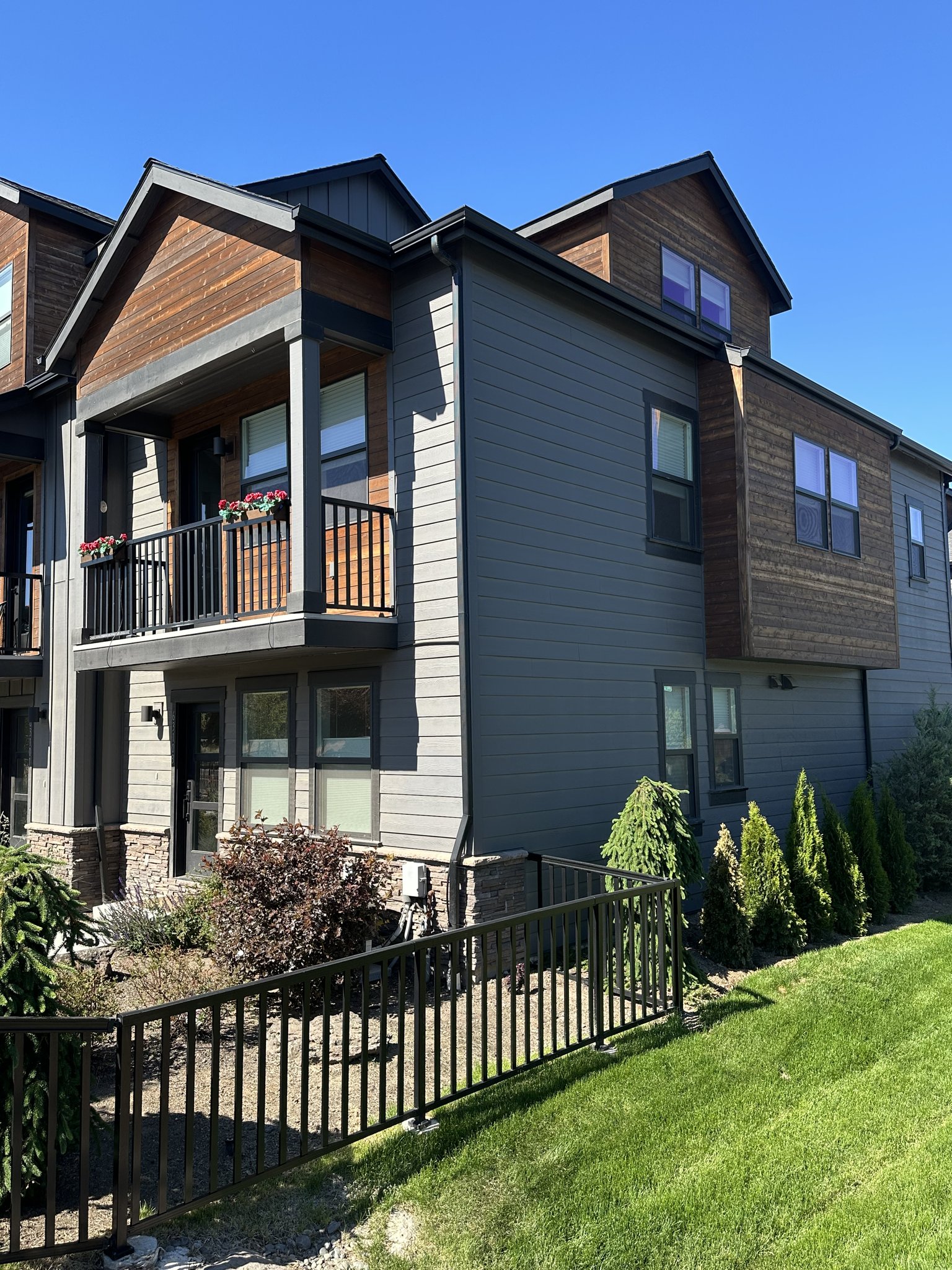 Bend Townhome: 63103 Boyd Acres Rd