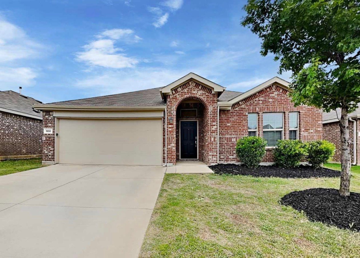 Aubrey Townhome: 1800 Alamandine Ave