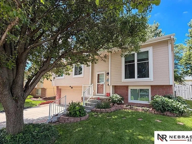 Omaha Townhome: 5318 S 190th Ter, Omaha, NE 68135