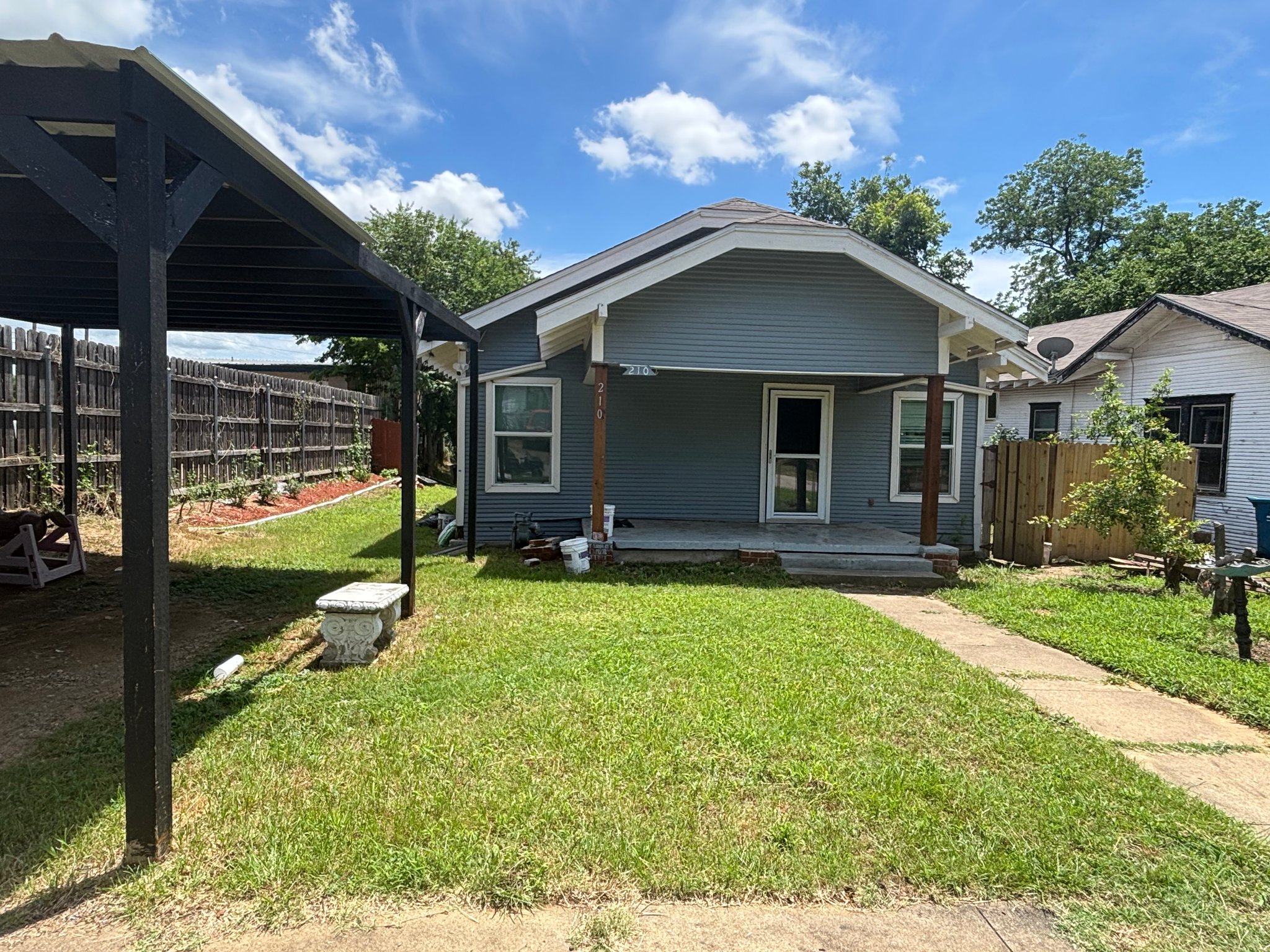 Denison House: 210 W Heron St