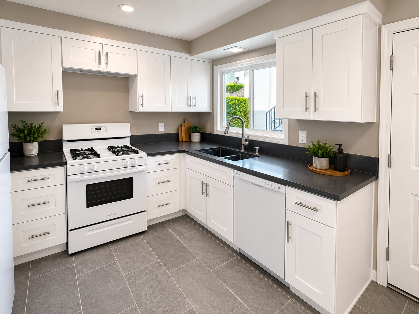 Glendale Apartment: 2500 Canada Blvd.