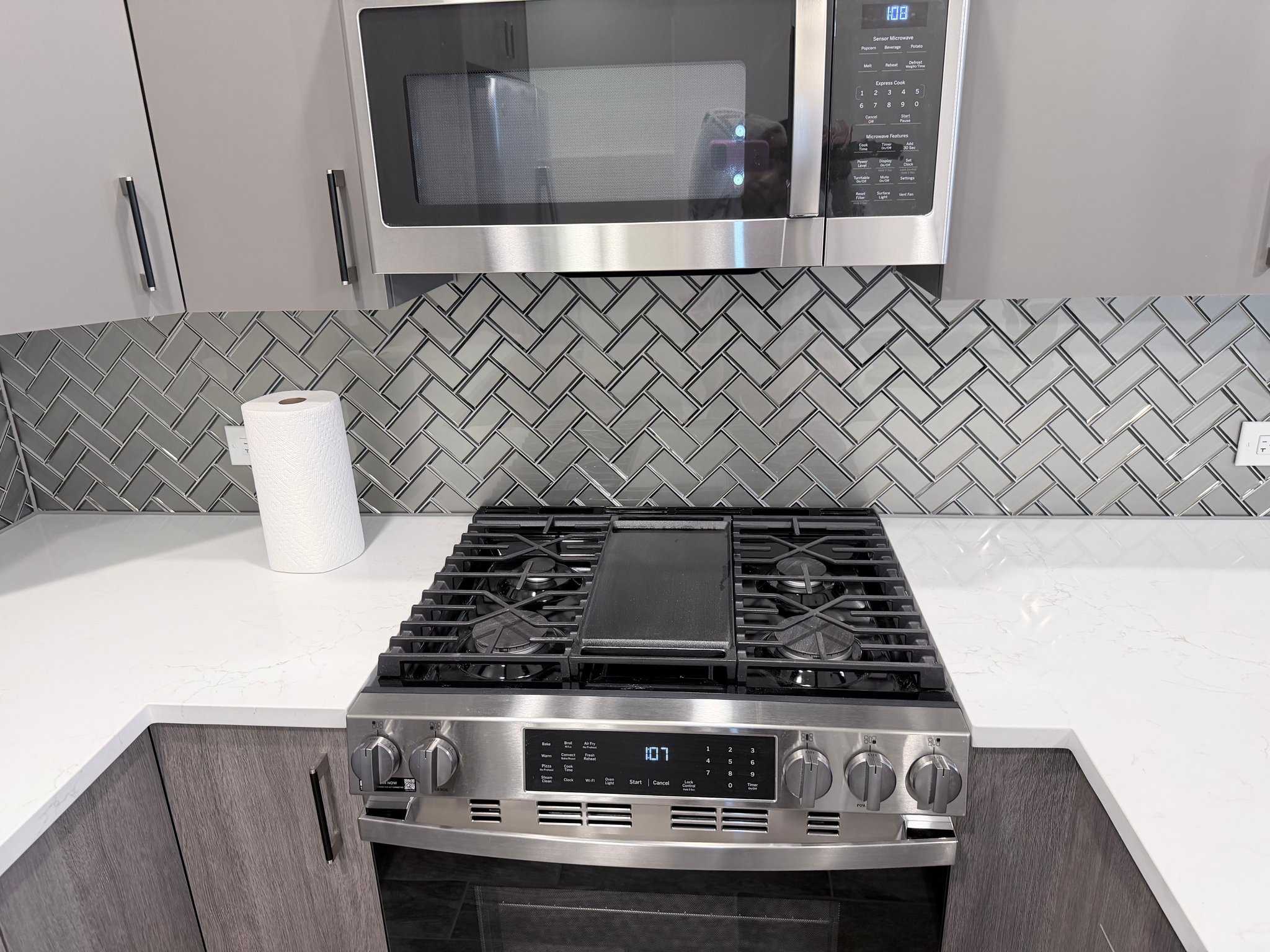 Chicago Apartment: 6530 South Champlain Ave