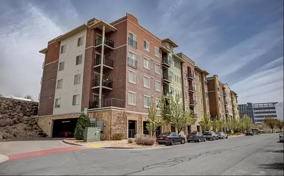 Sandy Condo: 175 Albion Village Way