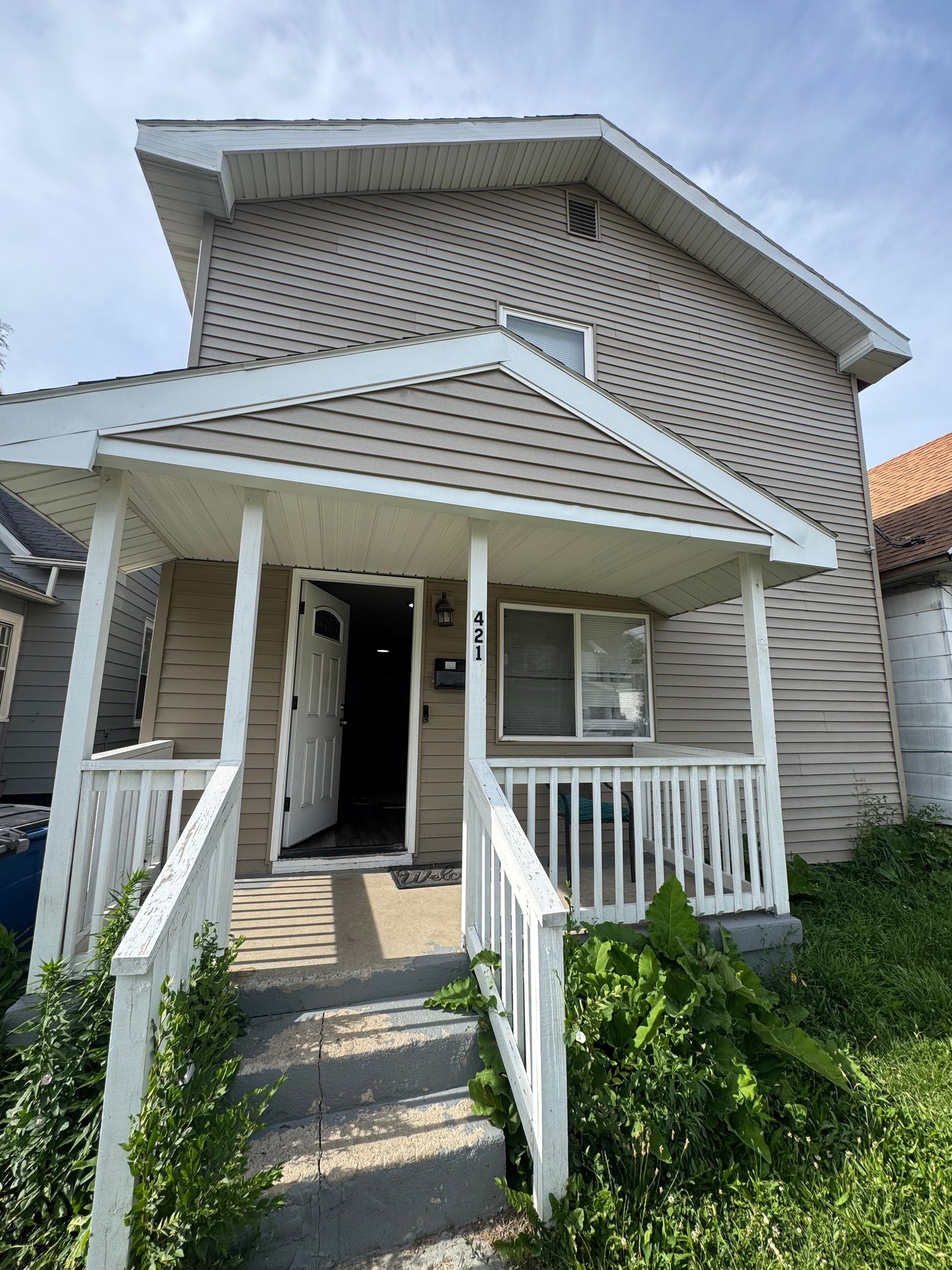 Toledo House: 421 E Streicher St