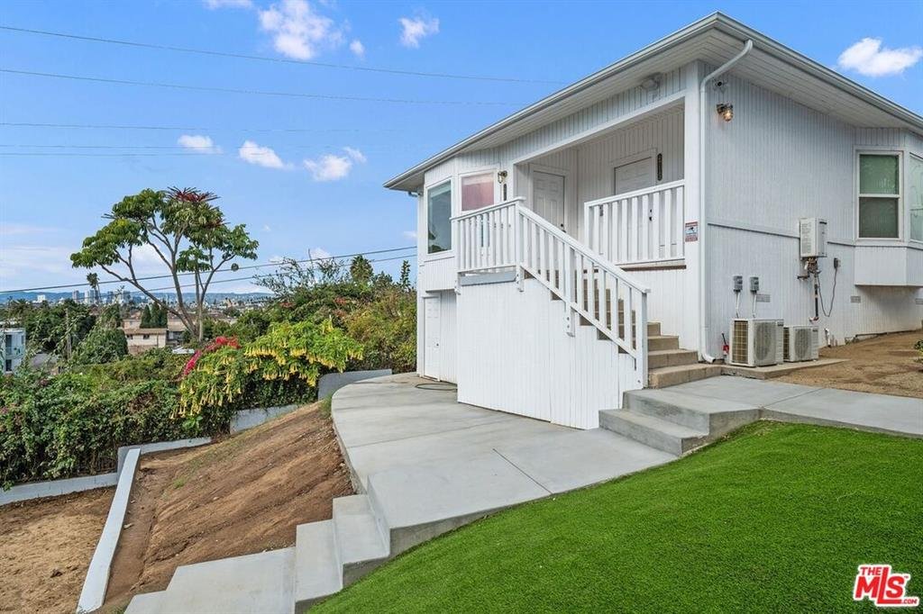 Los Angeles Apartment: 4711 St Elmo Drive