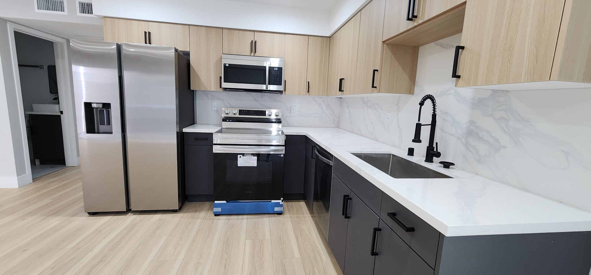 North Hollywood Townhome: 5725 Klump Ave