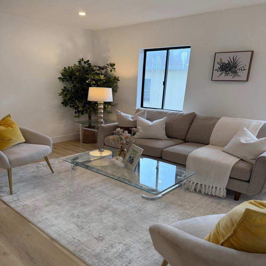 Brisbane House: 300 Klamath St
