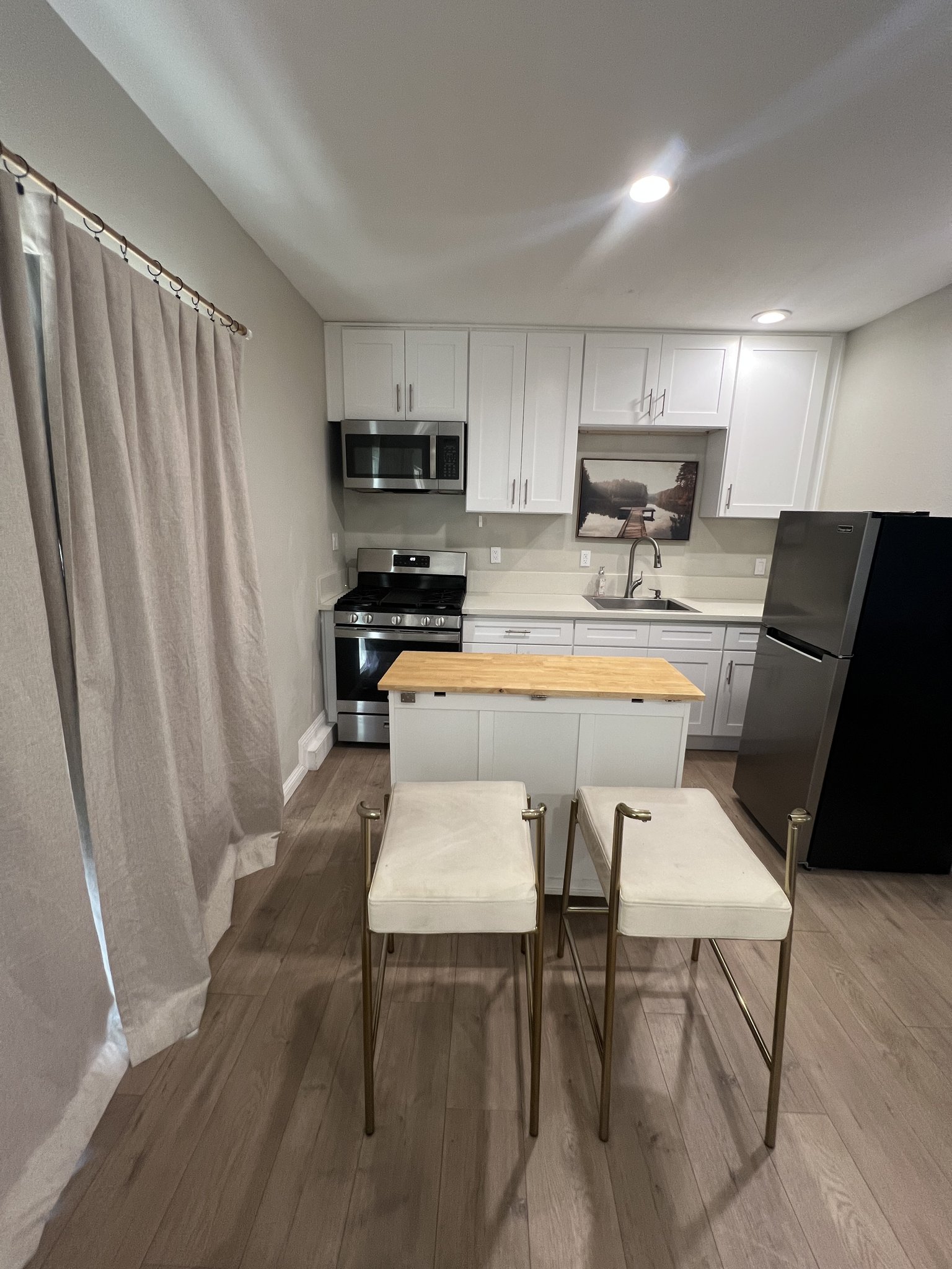 Ontario Single Room: 5385 Howard St
