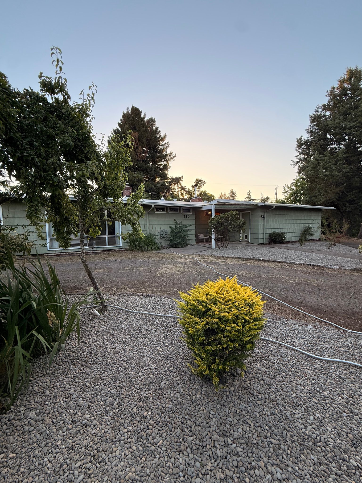 Eugene House: 750 Waverly St