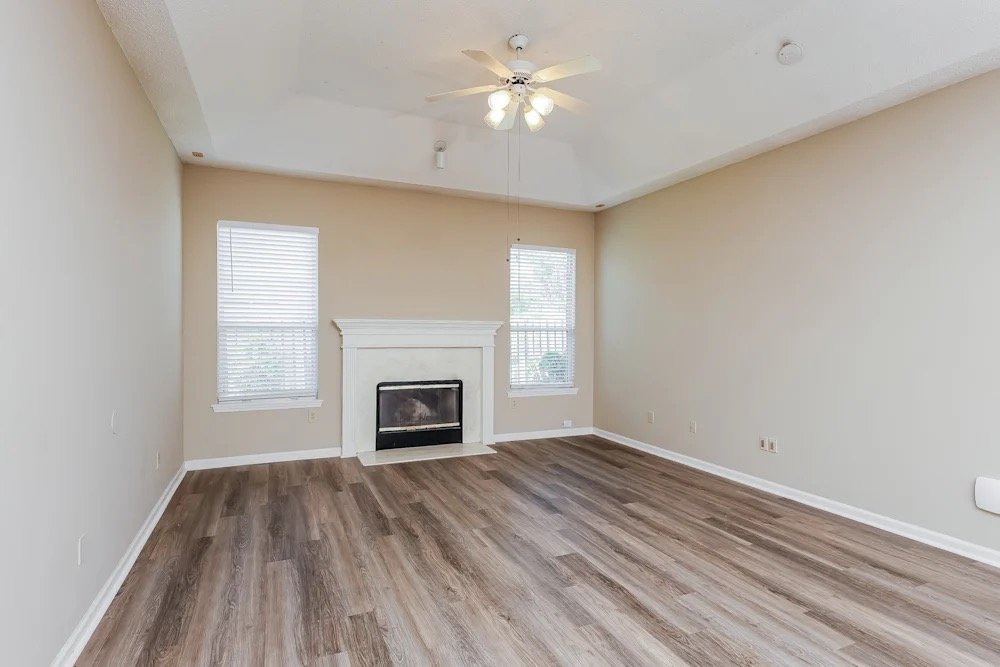 Jacksonville House: 11836 Lake Fern Dr