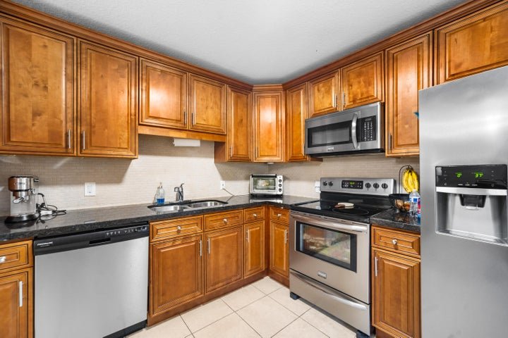 Deerfield Beach House: 795 SE 17th Street 795