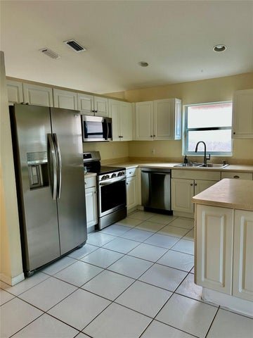 Wellington House: 3694 Miramontes Circle