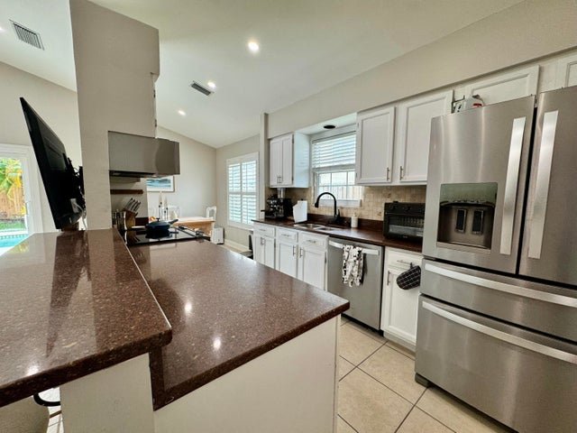 Jupiter House: 6135 Drake Street