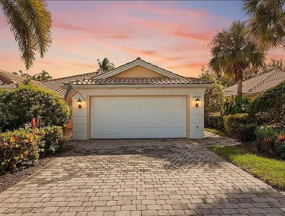 Naples House: 4910 Kingston Way