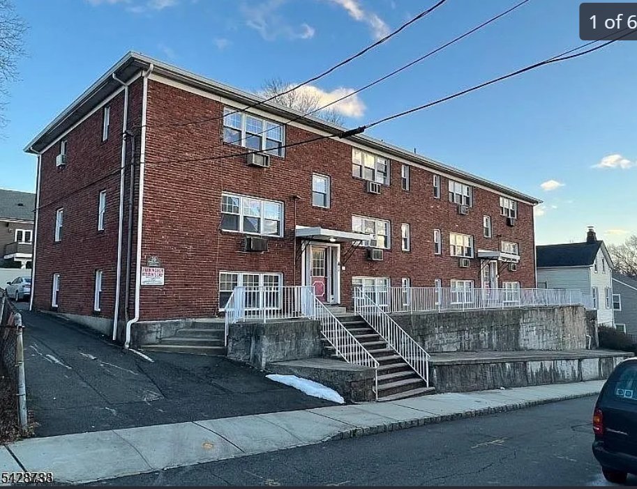 Belleville Condo: 26 Clinton St