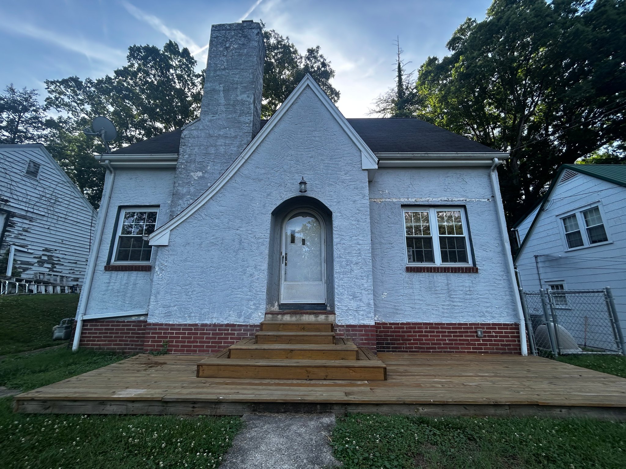 Charleston House: 635 Jane St