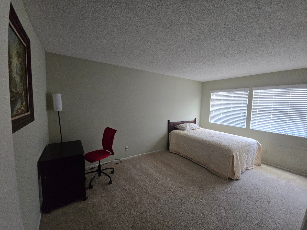 West Hills Single Room: 6420 Pat Avenue