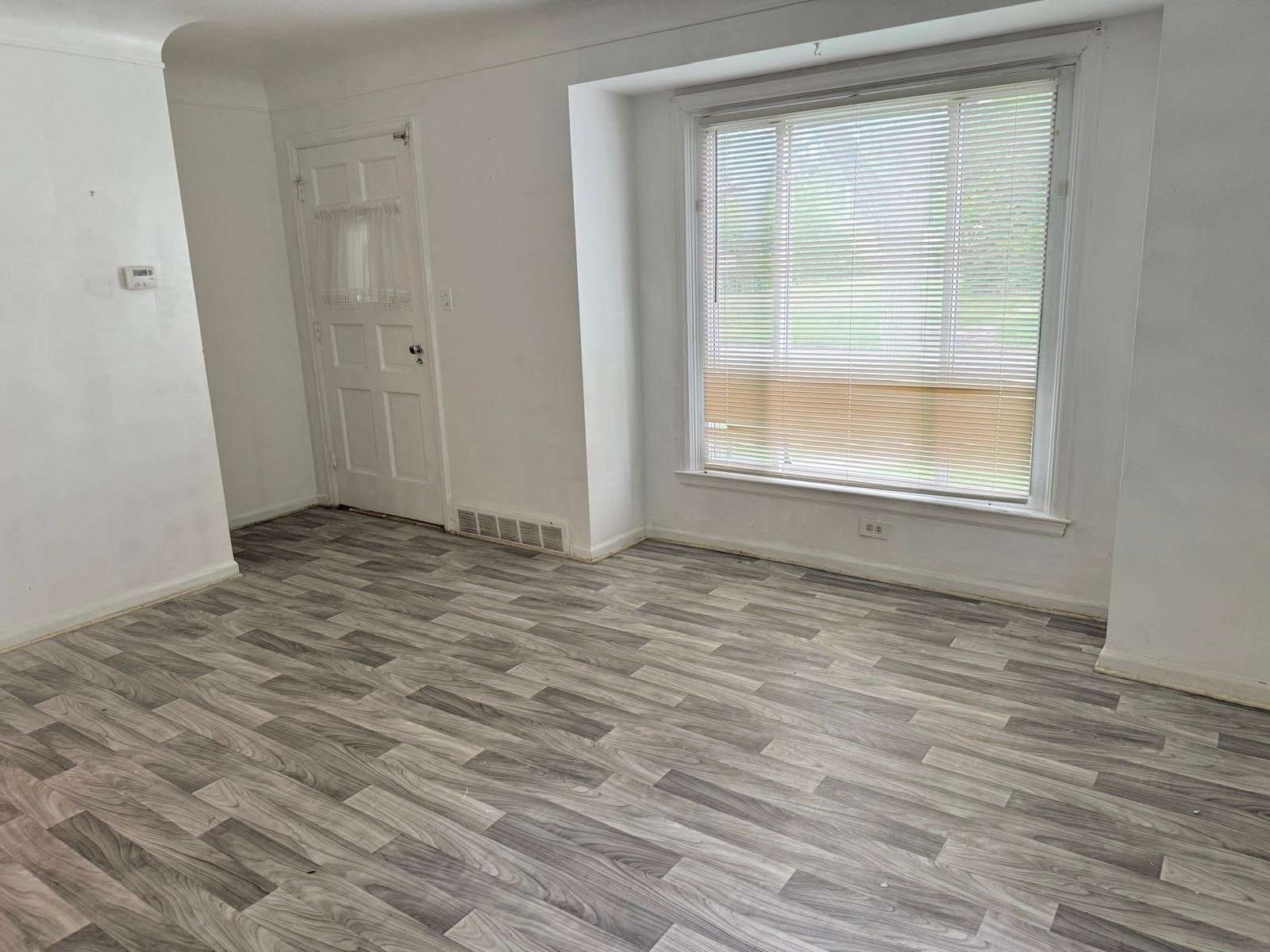 Flint House: 5813 Edwards Ave