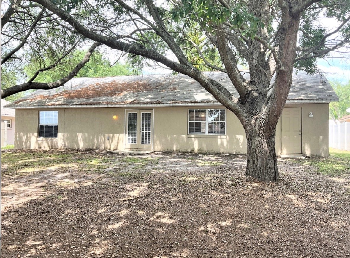 Eustis House: 2486 W Moonlight Ln