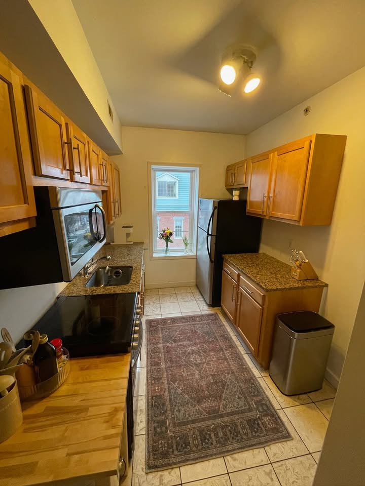 Philadelphia Apartment: 2400 Carpenter St