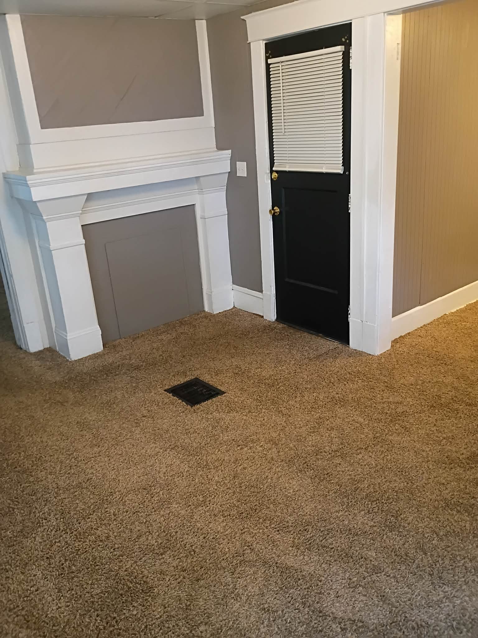 Erie Apartment: 1122 W 11th St