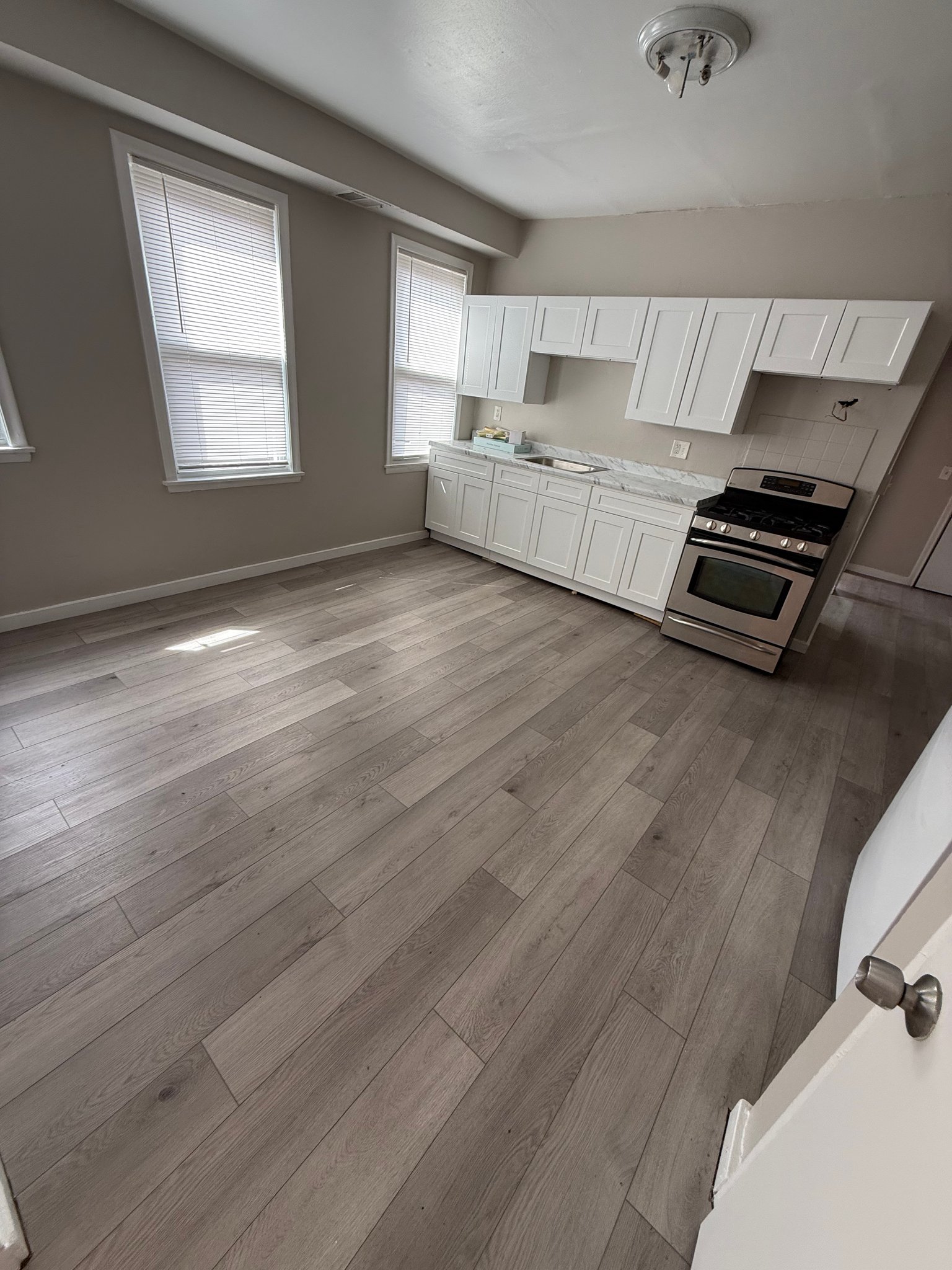 Hartford Apartment: 2505 Main St