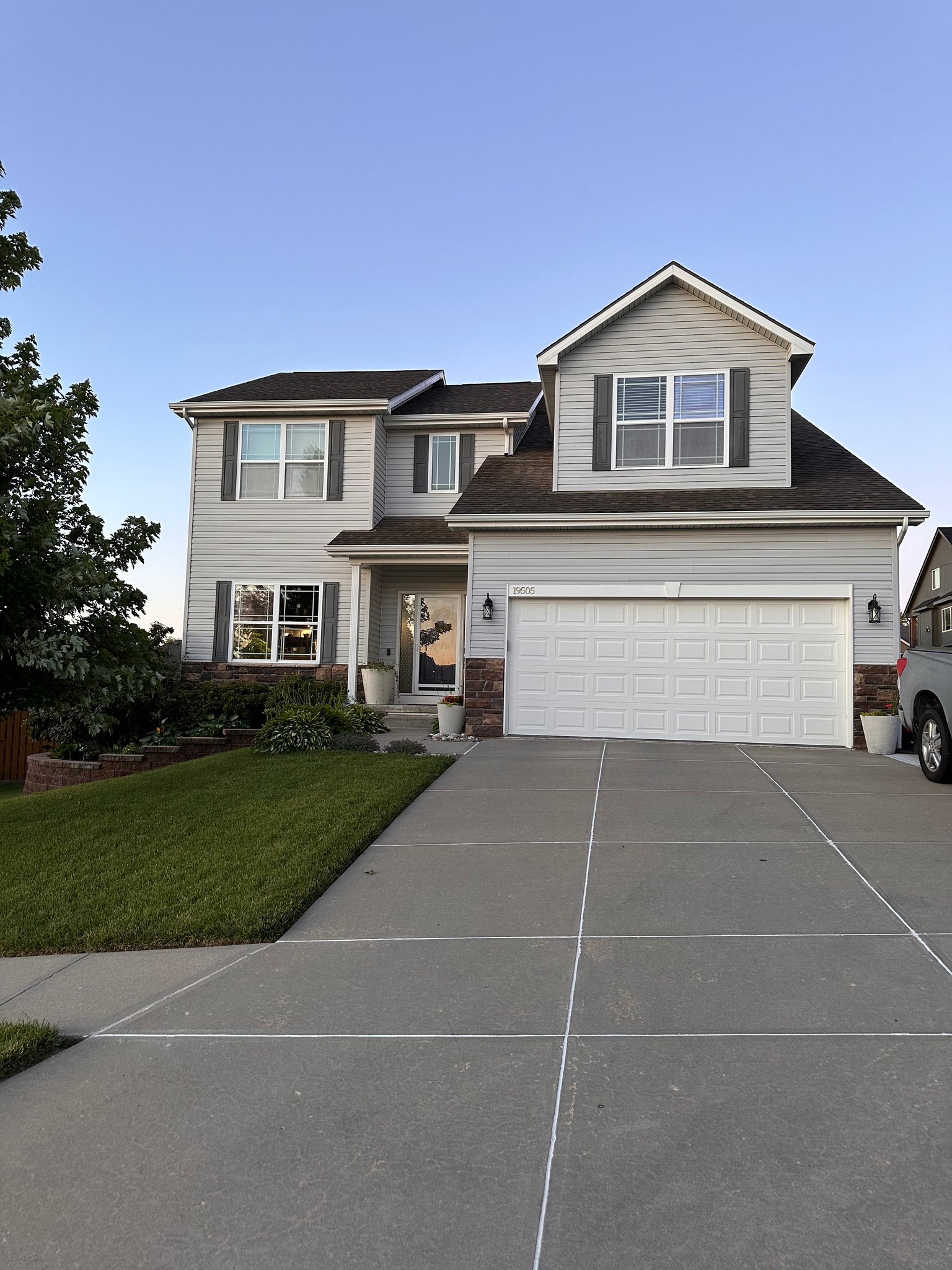 Elkhorn House: 19505 Wirt St