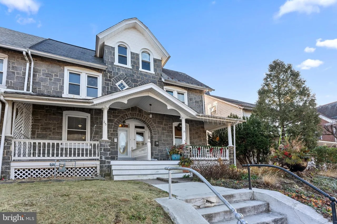 Perkasie Townhome: 25 S 4th St