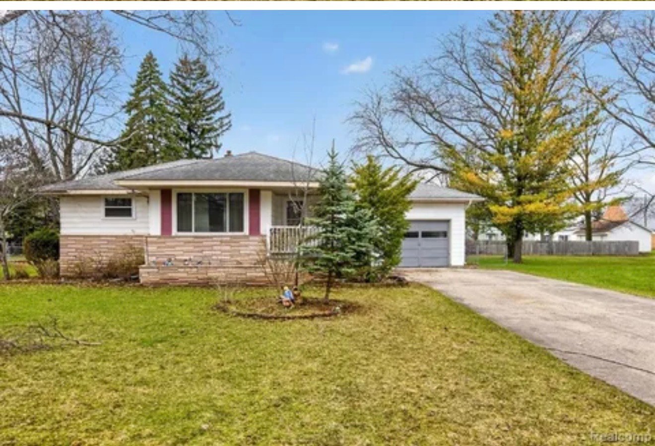 Standish House: 212 S Grove St