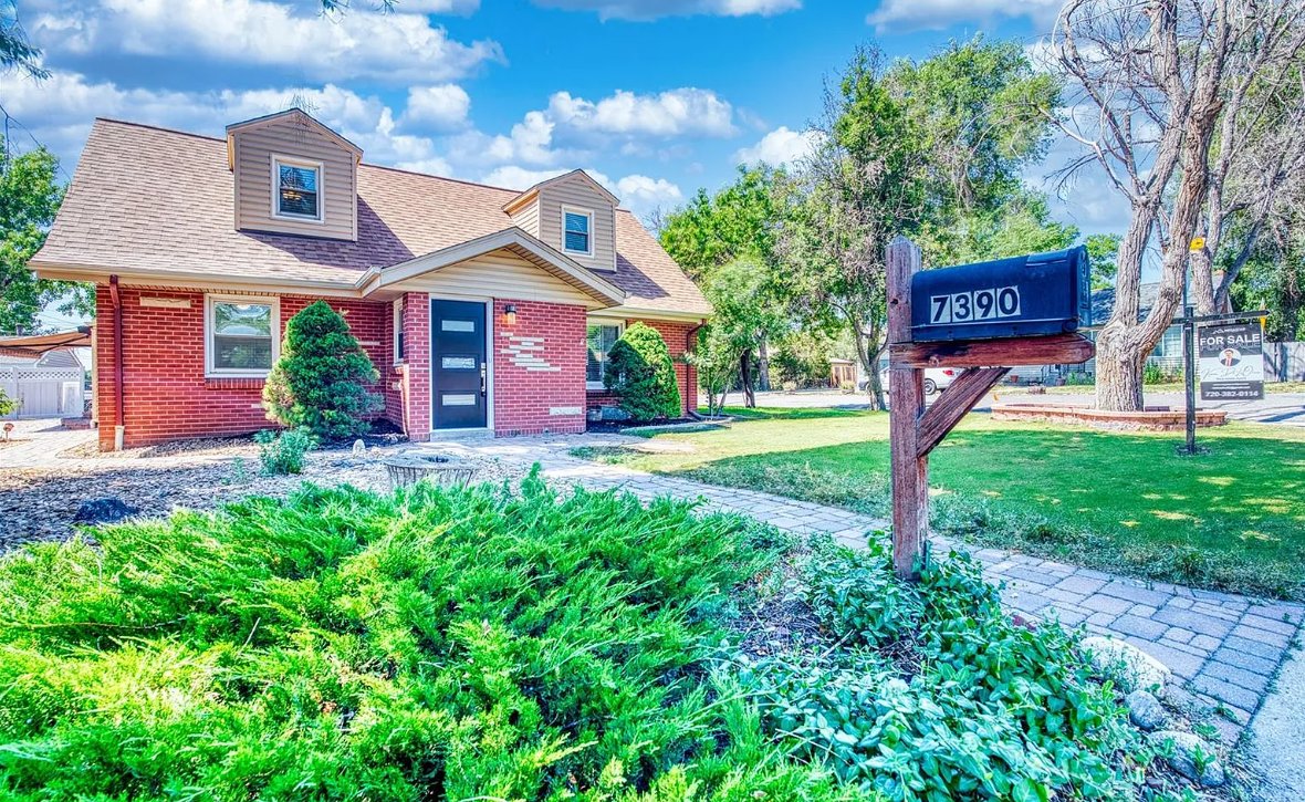 Lakewood House: 7390 W 12th Ave