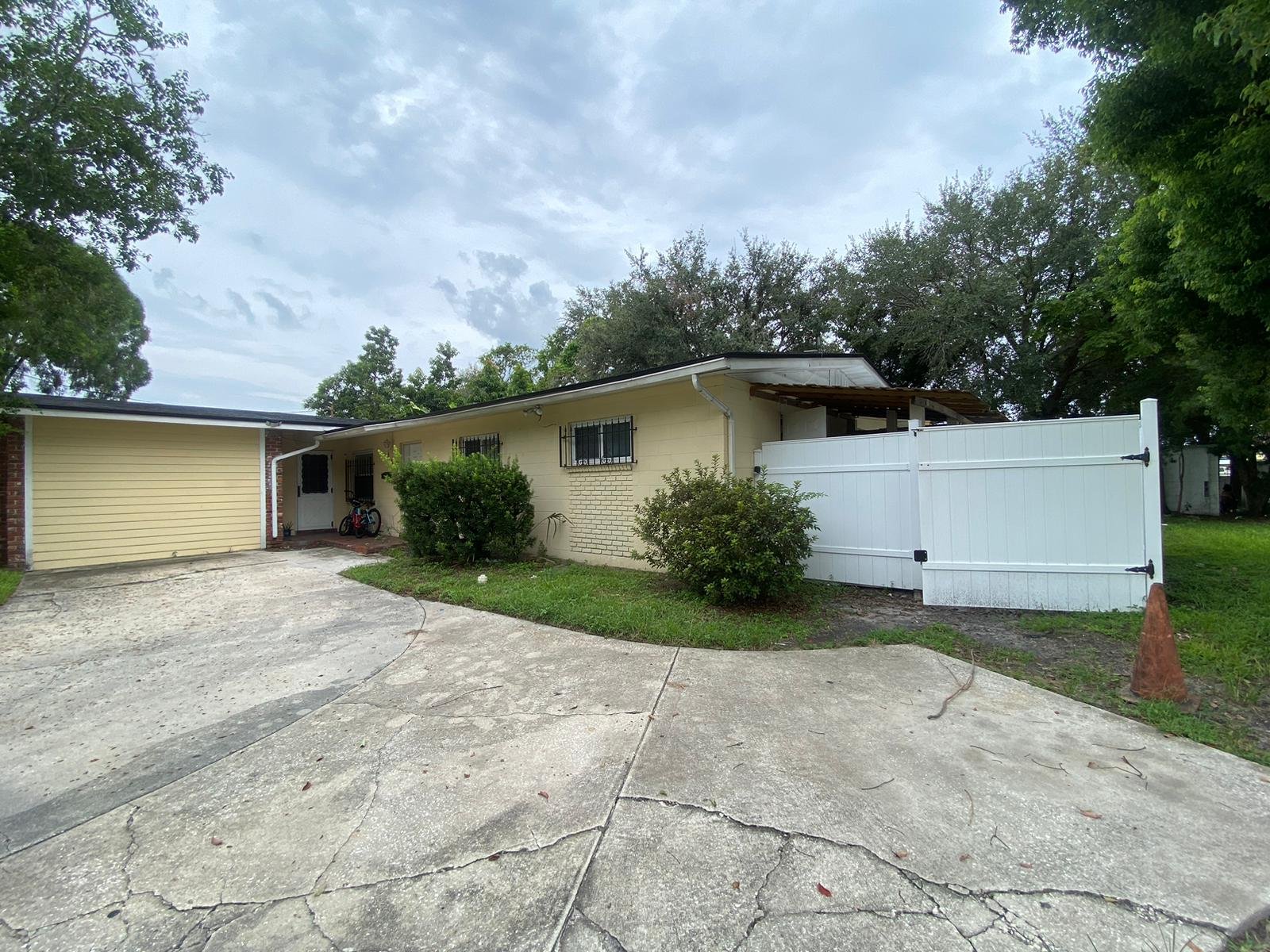 Orlando House: 830 Royal Oak Dr
