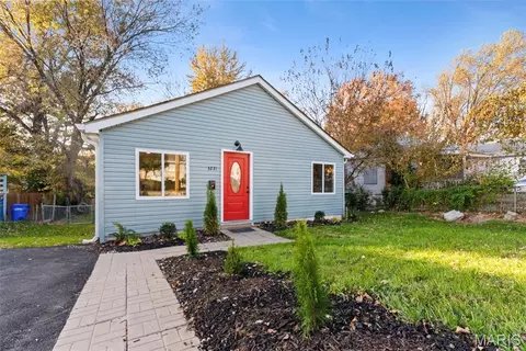 Saint Louis House: 3221 Suncrest Ave