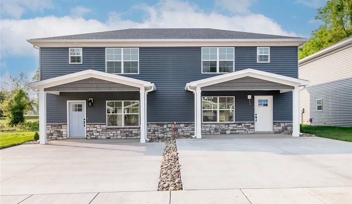 Sellersburg Townhome: 1004 Sweet Amy Way