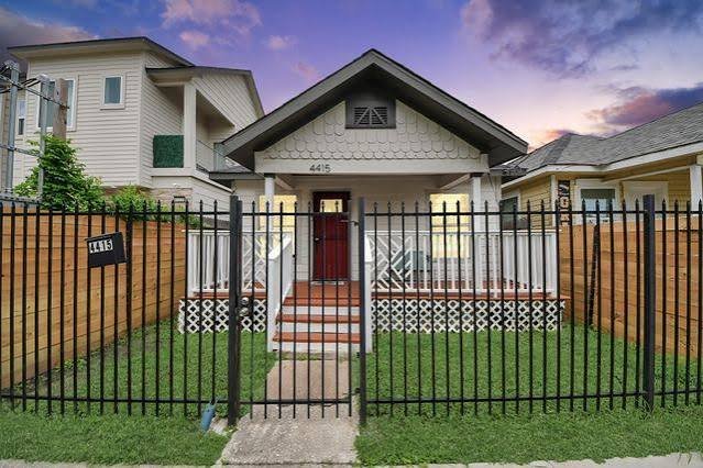 Houston House: 4415 Hershe St, Houston, TX 77020