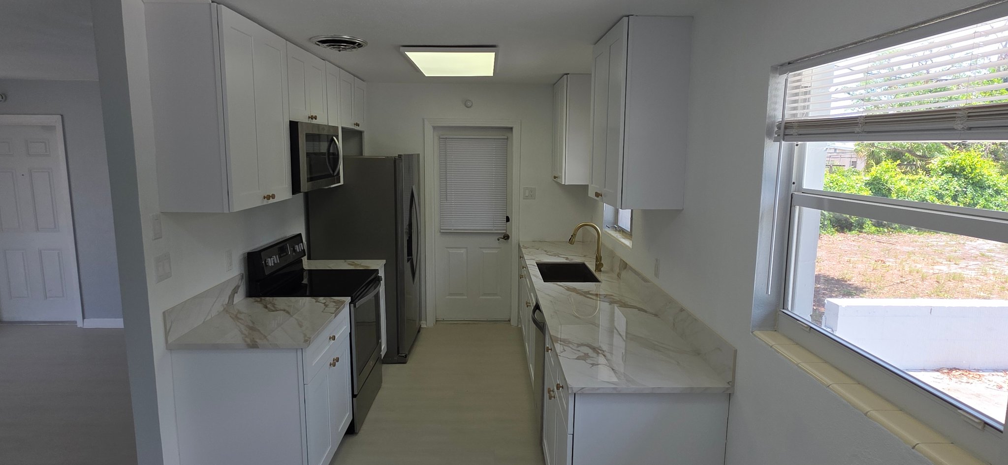 cocoa House: 1047 Japonica Ln