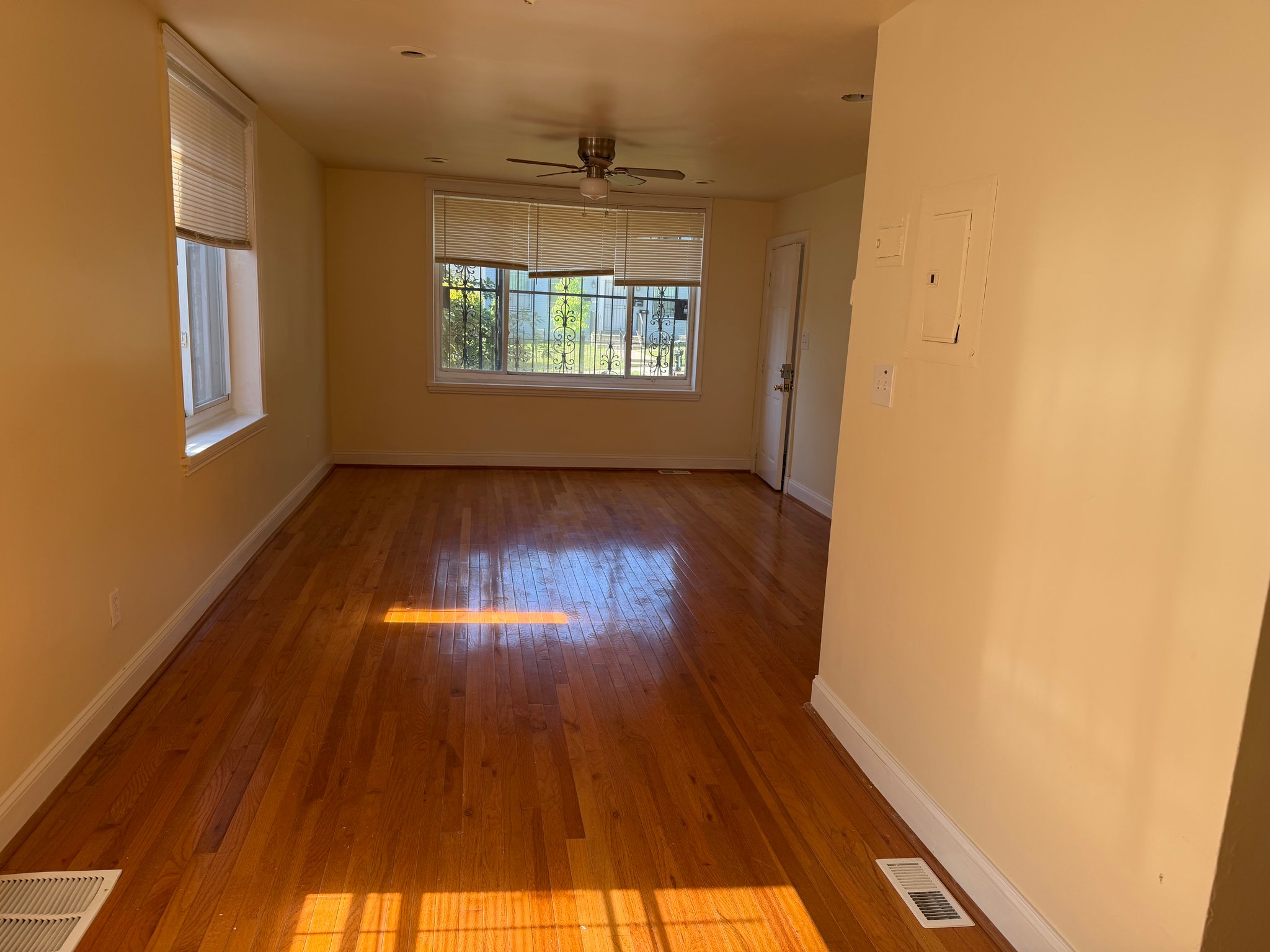 Washington Apartment: 59 Galveston PL SW