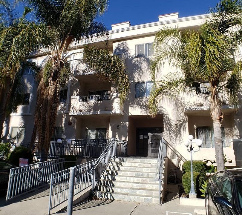 Studio City Apartment: 10849 Fruitland Dr